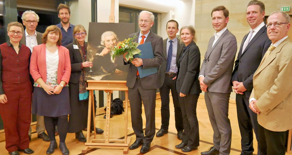 Verleihung des Gleim-Literaturpreises in Halberstadt: links neben dem Gleim-Bild Dr. Ute Pott, Kerstin Schmieder, Vorsitzende des Förderkreises Gleimhaus, Dr. Angela Steidele, Jurorin, dahinter in Reihe zwei Prof. Dr. Jürgen Goldstein, Patrick Stoffel, Preisträger 2019, beide ebenfalls Juroren, rechts vorn neben dem Bild, Heinrich Detering, Juror Prof. Dr. Alexander Košenina, Marion Poschmann, OB Daniel Szarata, Sebastian Putz, Staatssekretär, und Ratspräsident Dr. Volker Bürger (alle drei CDU).
