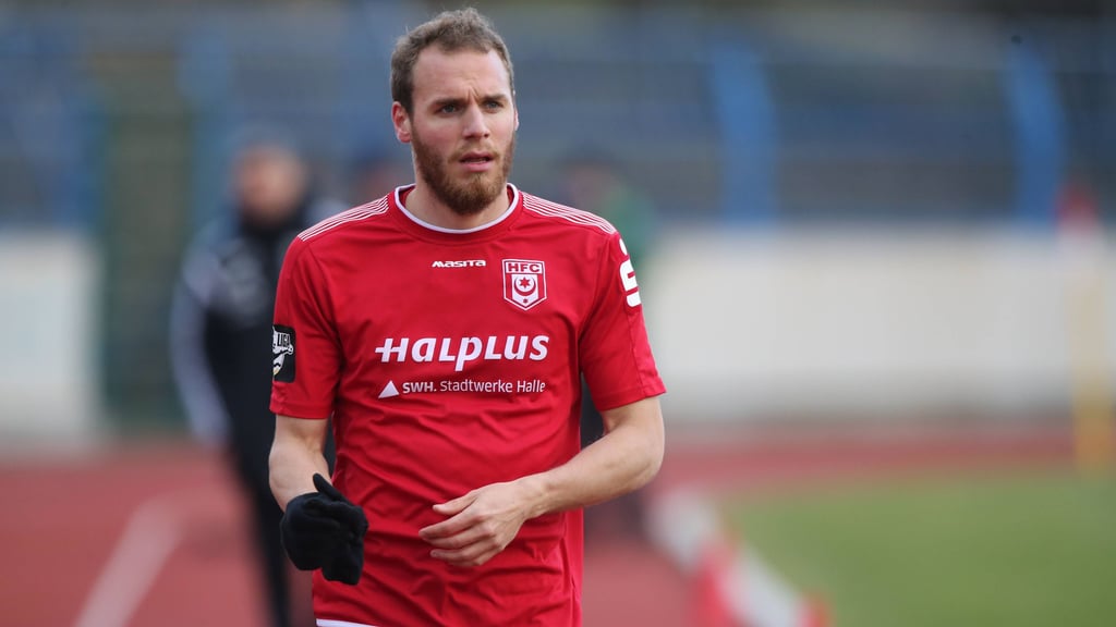 Timo Furuholm, hier 2015 im Trikot des Halleschen FC.