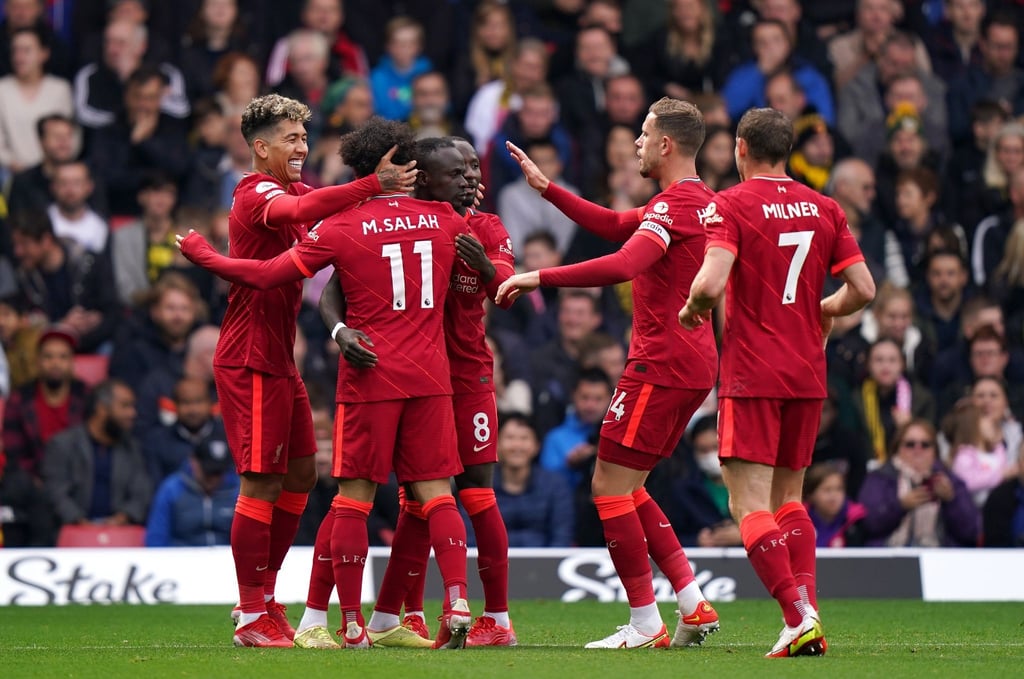 Sadio Mane (3.v.l) brachte Liverpool beim Sieg in Watford in Führung.