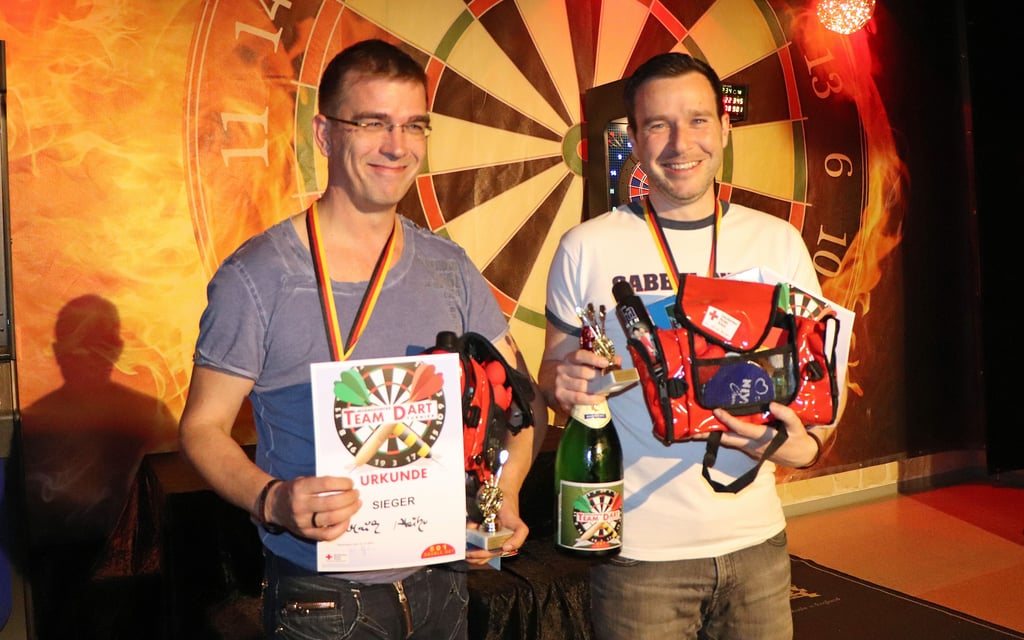 Die Vorjahressieger des Teamdartturniers: Heiko Skolik (links) und Maik Falke.