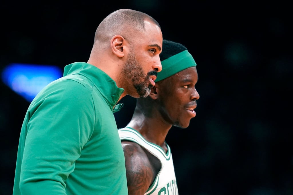 Neustart mit Trainer Ime Udoka (l) und den Boston Celtics für Dennis Schröder.