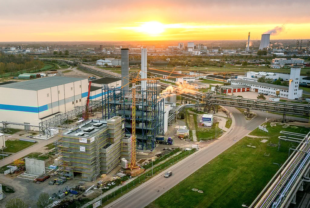 Chemiepark in Leuna: Viele Unternehmen sehen sich mit steigenden Energiepreisen konfrontiert.