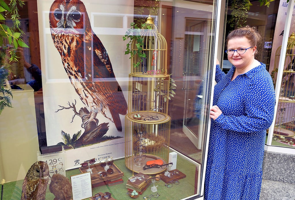 Naumann trifft Naumann: Optikerin Juliane Naumann hat nicht nur ein Händchen fürs Dekorieren, sie ist auch ein großer Fan des Naumann-Museums.