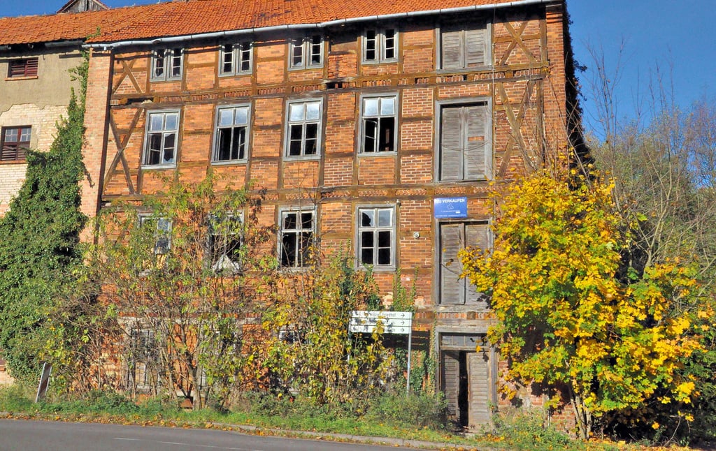 In Gardelegen treibt offenbar ein Feuerteufel sein Unwesen. Seit Mitte August hat es achtmal gebrannt, zuletzt am 21. Oktober in diesem leerstehenden Gebäude an der Isenschnibber Chaussee.