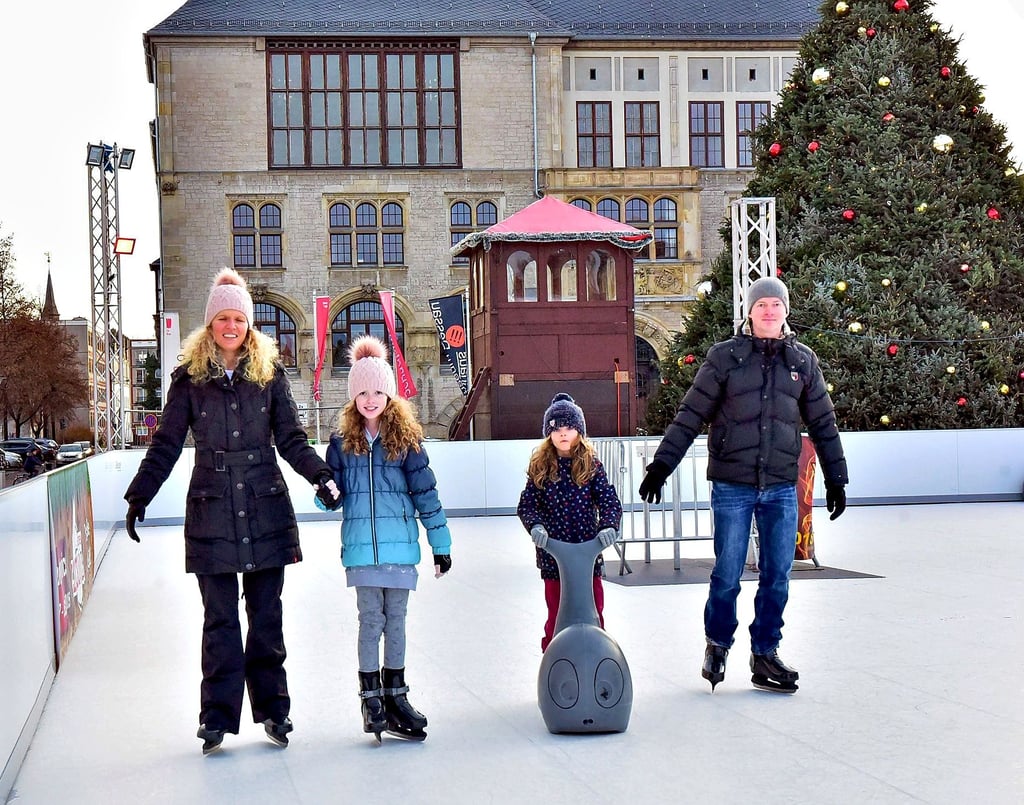 Zum Weihnachtsmarkt 2019 hatte erstmals eine Kunsteisbahn auf den Weihnachtsmarkt gelockt.