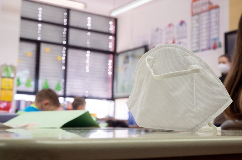 Die Maskenpflicht auf den Sitzplätzen im Klassenraum wird in Nordrhein-Westfalen abgeschafft.