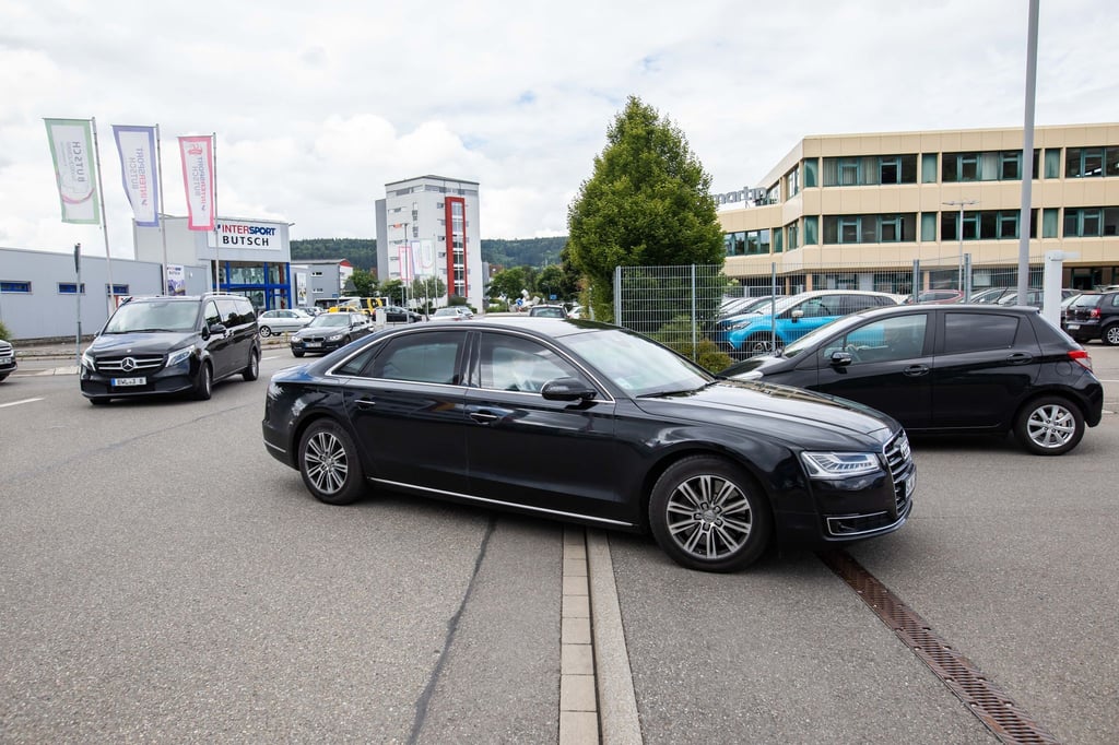Das sogenannte Dienstwagenprivileg macht den Besitz von überwiegend klima- und umweltschädlichen Firmenwagen steuerlich attraktiv. (Archivbild)