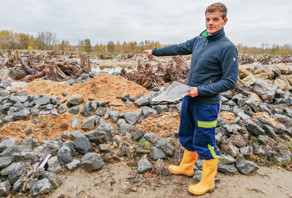 Die Mibrag hat auf der Außenkippe Pirkau ein neues Habitat für Kröten und Eidechsen geschaffen. Sebastian Gabler erklärt das Projekt.