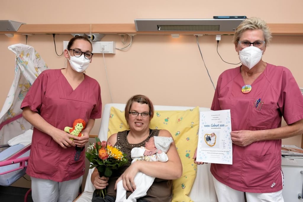 Dr. Franziska Fettke, Romy Seidl mit Baby und Schwester Silvia.