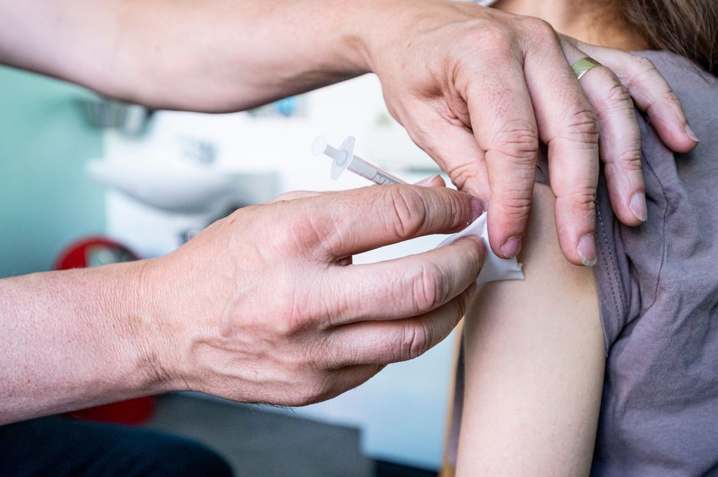 Kinder ab 12 Jahren und Teenager können sich gegen das Coronavirus impfen lassen.