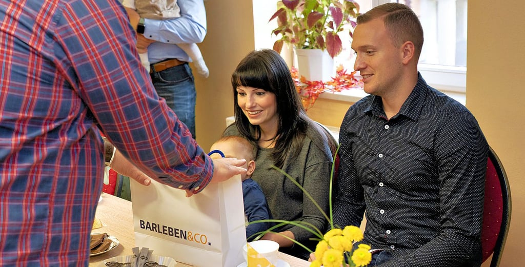 Für die jungen Familien gab es ein kleines Geschenk.