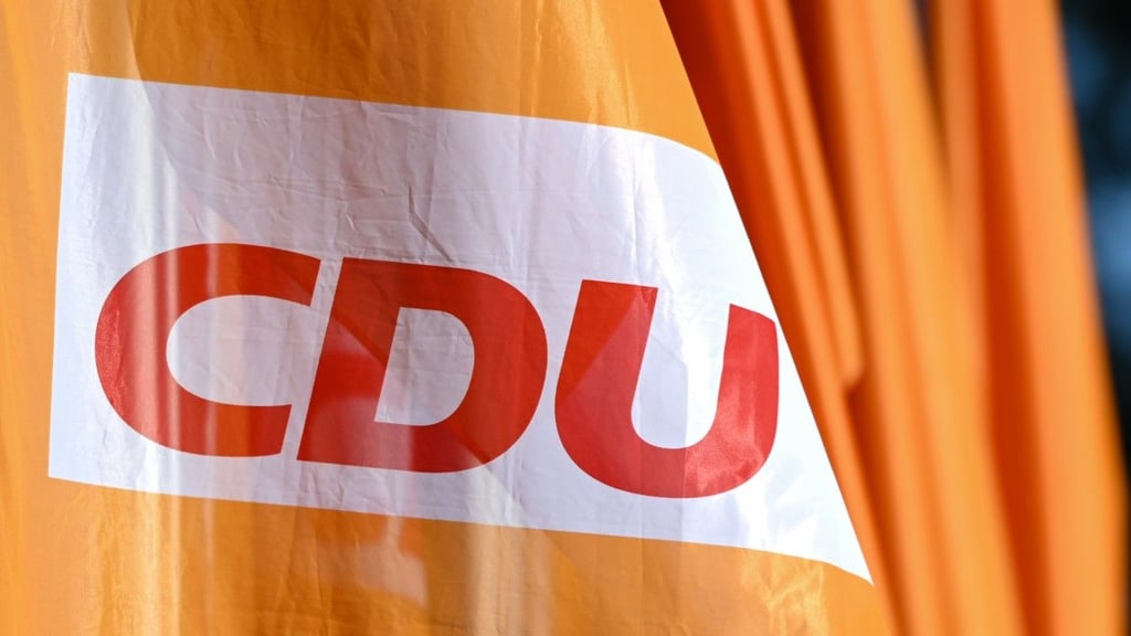 Die CDU-Kreischefs aus Sachsen-Anhalt fordern vor der Kreisvorsitzendenkonferenz am Samstag eine Mitgliederbefragung zum Parteivorsitz.
