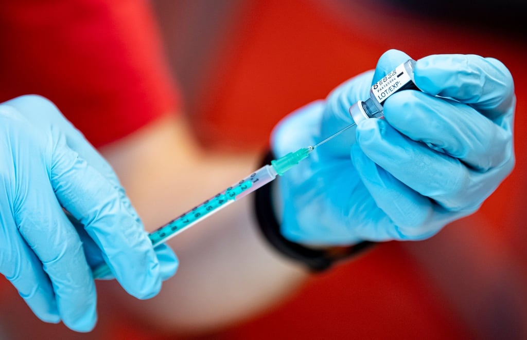 Auch wenn sich geimpfte Menschen mit dem Coronavirus infizieren, hilft die Spritze dennoch.