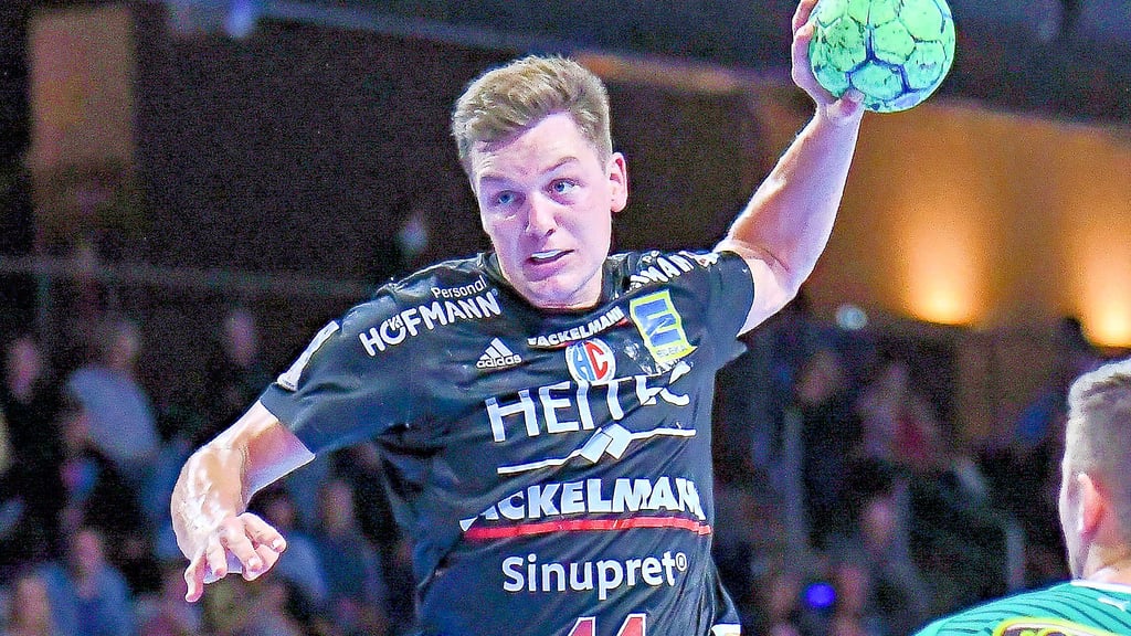 Christoph Steinert im Spiel gegen die Füchse Berlin, wo er neun Tore für Erlangen warf.