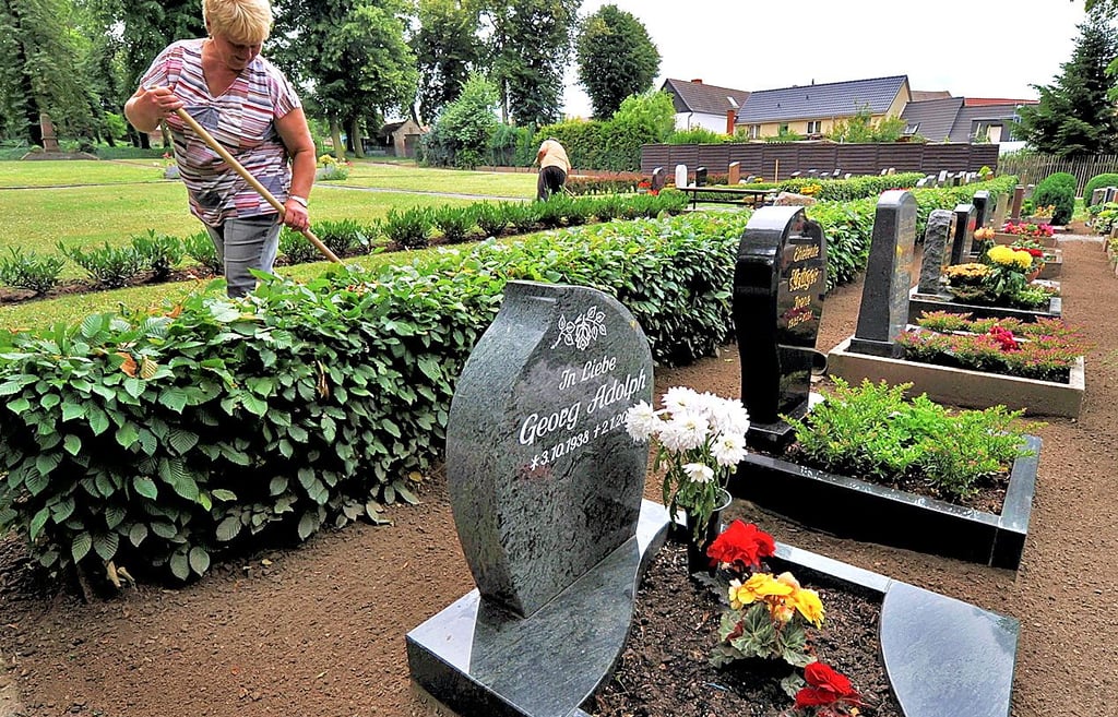 In Cochstedt, hier eine Archivaufnahme, sollen die Friedhofsgebühren steigen und die Nutzungsdauer der Grabstellen verringert werden.