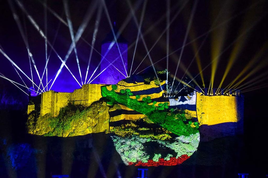 Die Landesflagge von Sachsen-Anhalt wehte an der Burgruine.