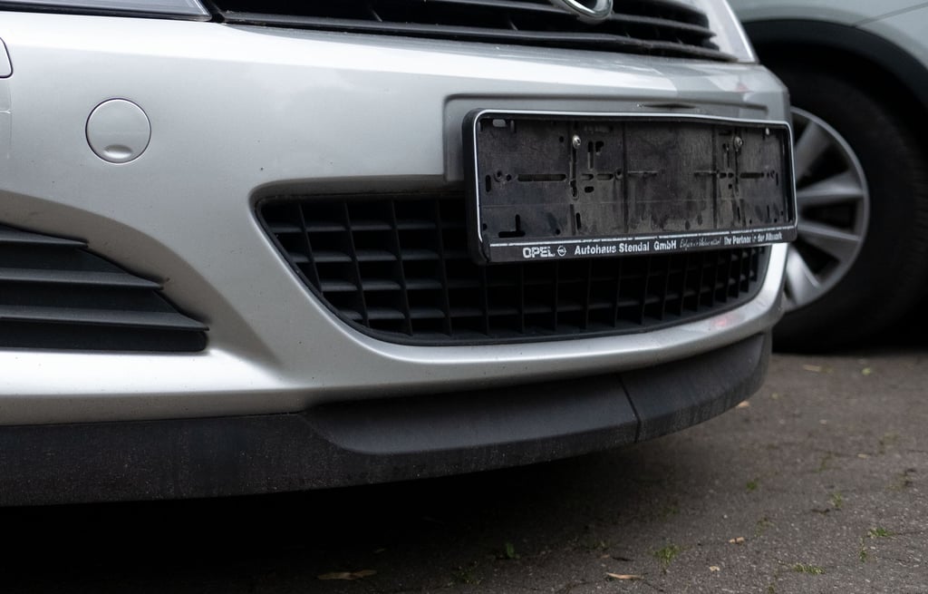 Das Nummernschild fehlt an einem Auto (Symbolbild)
