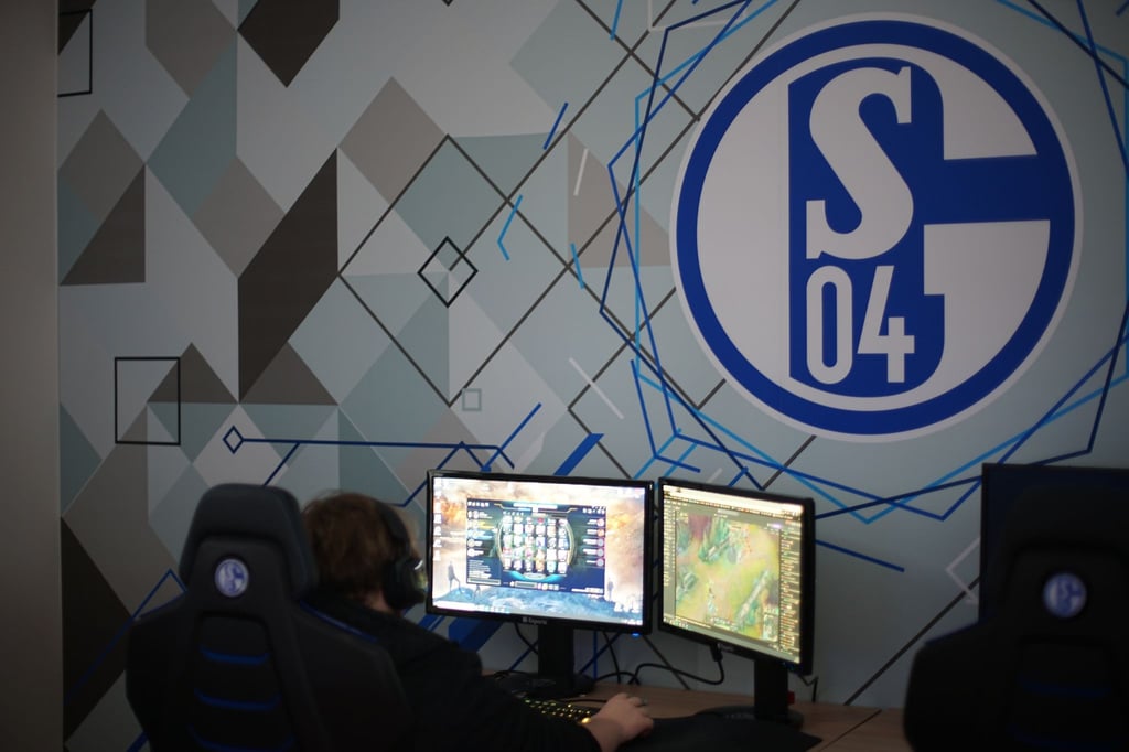 Schalke 04 will sich im E-Sport weiter engagieren. (Archivbild)