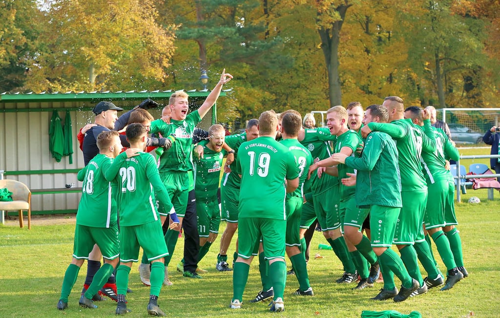 Die Nedlitzer jubelten ausgelassen. Sie hatten durch den 2:0-Erfolg gegen den SV Fortuna Magdeburg II die Tabellenspitze in der Landesklasse 3 erobert. Mit einem Sieg im letzten Spiel der Hinrunde könnten sie auch noch die Herbstmeisterschaft perfekt machen.