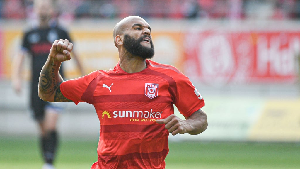 Die Emotionen müssen raus: Terrence Boyd bejubelt sein Tor zum 2:0 für den HFC gegen den MSV Duisburg.