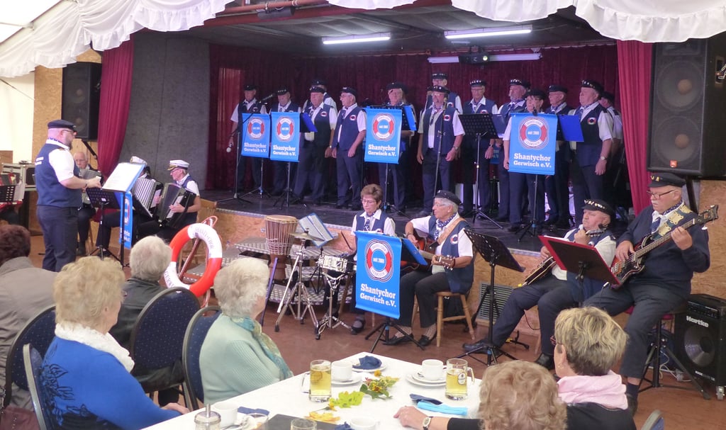 Nach vielen Monaten Auftrittspause wegen der Corona-Pandemie stand der Shanty-Chor Gerwisch endlich wieder gemeinsam auf der Bühne zum singen.