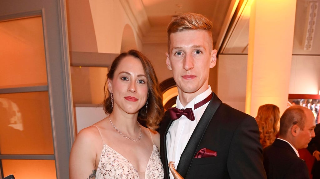 Magdeburgs Schwimmstar Florian Wellbrock mit Freundin Sarah Köhler bei der Verleihung der "Goldenen Henne".