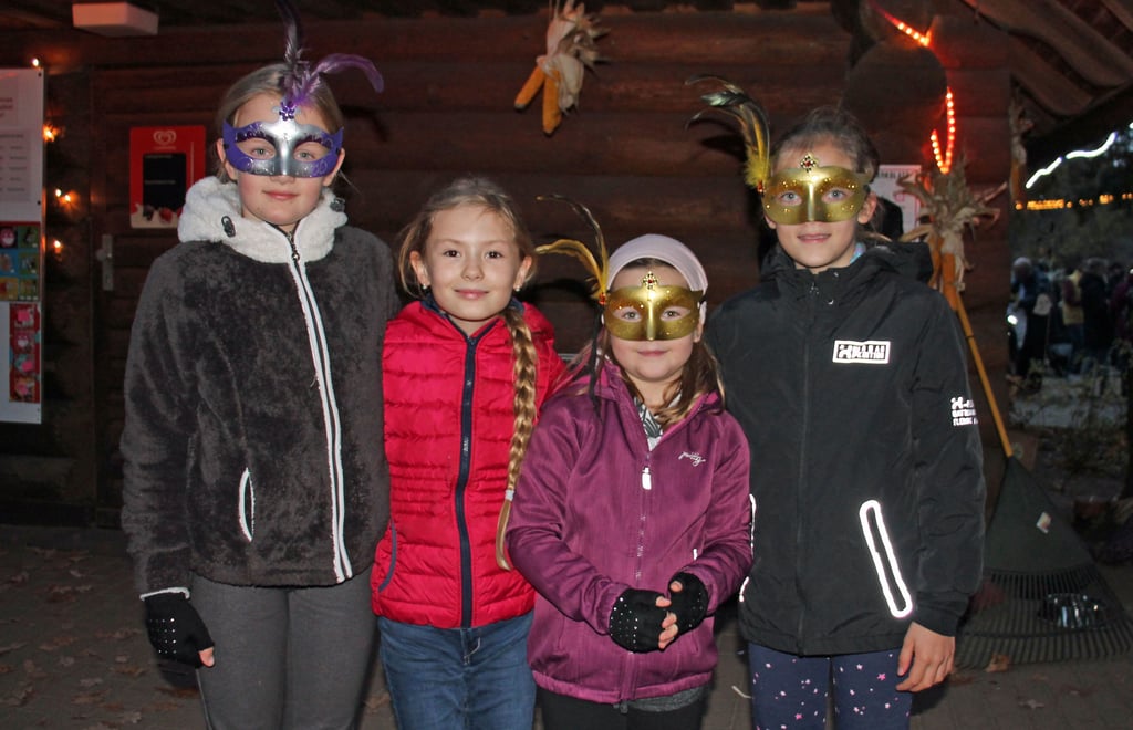 Mariella, Frida, Mathilde und Lena haben für den Wildpark gemalt und finden: Er darf nicht geschlossen werden.