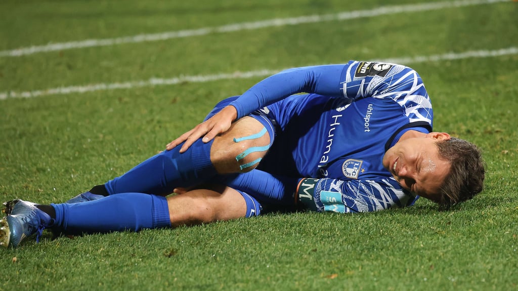 Alexander Bittroff vom 1. FC Magdeburg hat sich an der Wade verletzt.