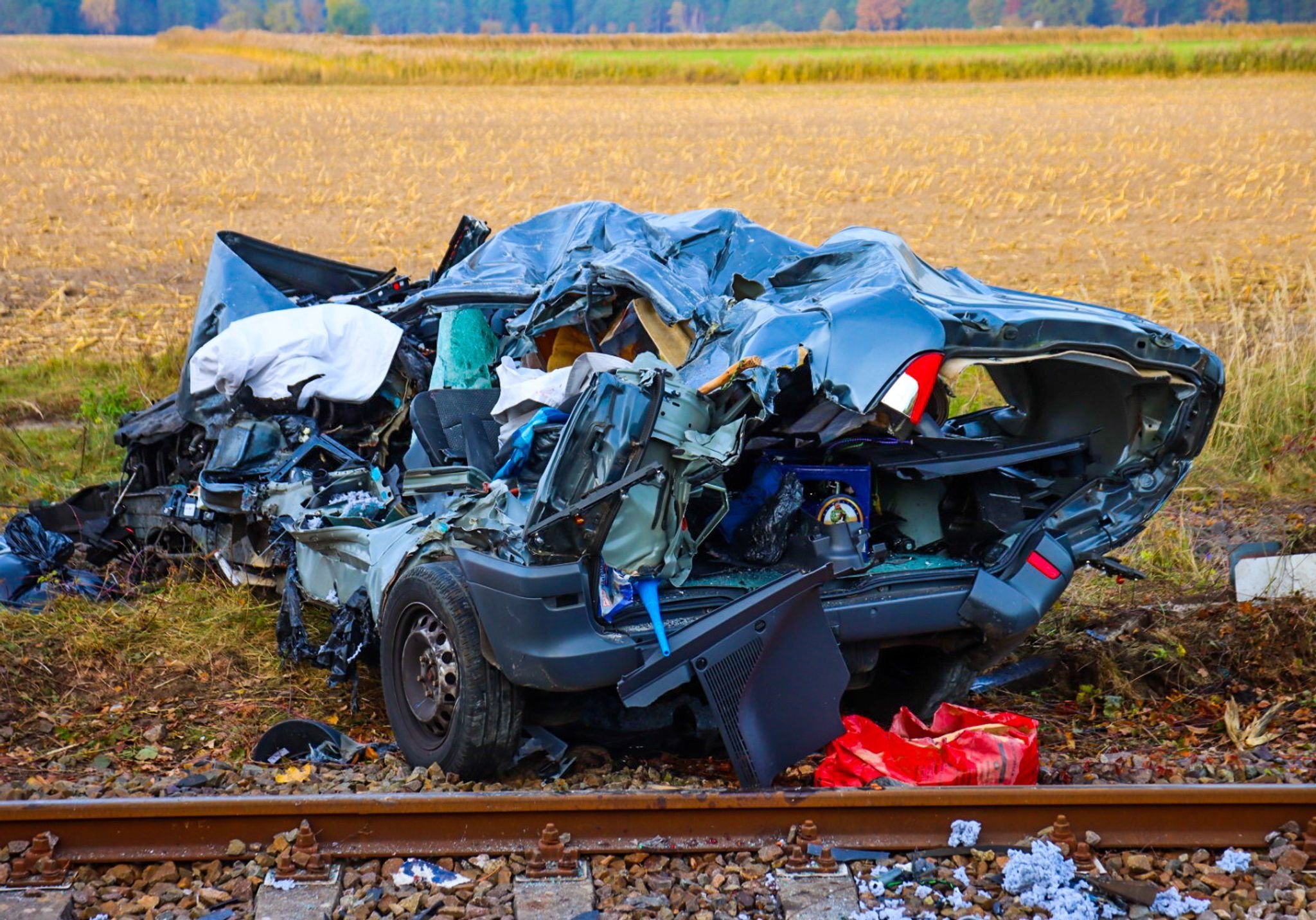 Zug Stößt Mit Auto An Bahnübergang Zusammen - Zwei Tote