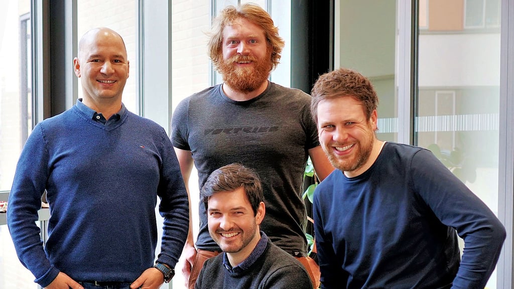 Die Firma „neotiv“ ist eine Ausgründung der Magdeburger Universität. Zu dem jungen Unternehmen gehören: (v. l.) Emrah Düzel, Chris Rehse (vorne), Julian Haupenthal (hinten) und David Berron.