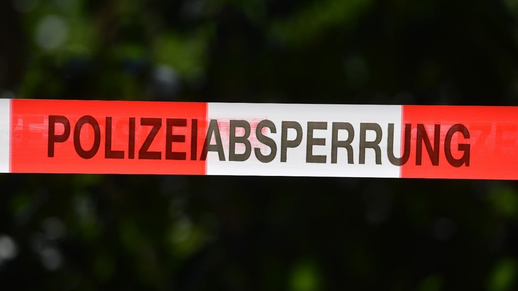 In einem Flüchtlingsheim in Niedersachsen hat die Polizei einen Asylbewerber erschossen.