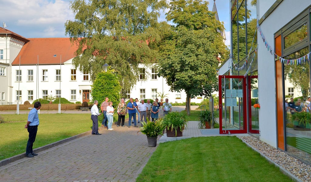 In Rathmannsdorf fand besonders großes Interesse das Schloss-Gelände zwischen den tradionellen Ausbildungsstätten des BBRZ in teilweise historischen Gemäuern, sowie der noch recht jungen Freien Grundschule im neuen Gebäude.