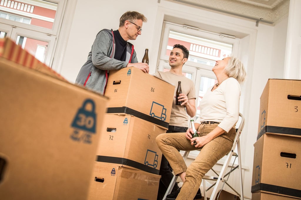Ziehen Rentner um, müssen sie ihre neue Adresse dem Renten Service mitteilen.