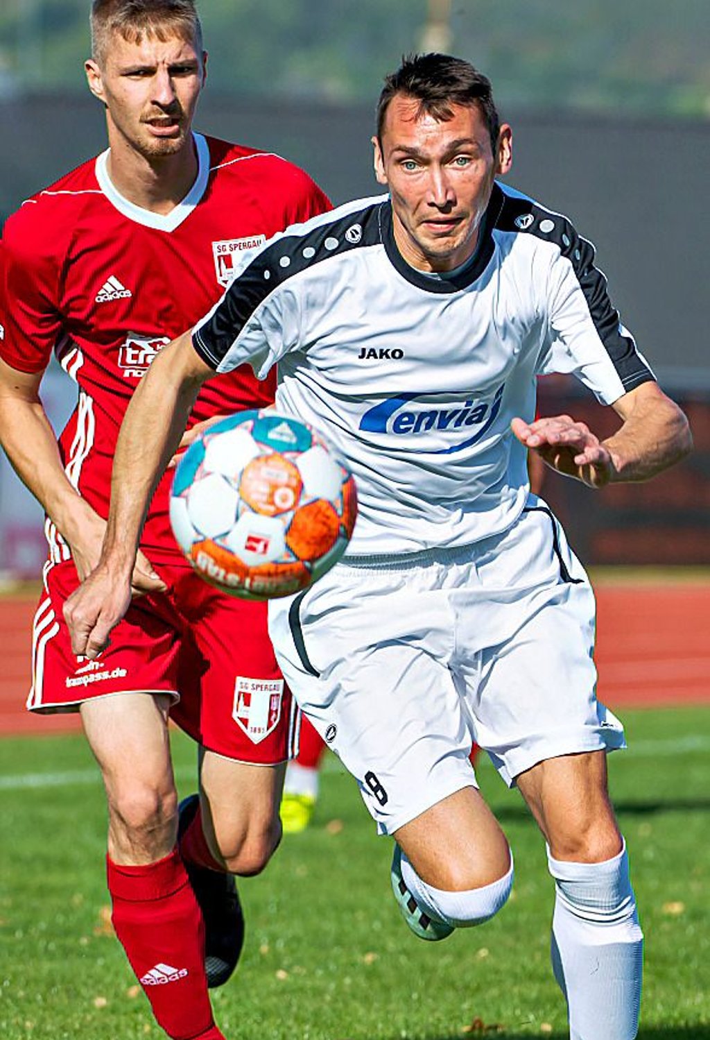 Maximilian Handt (vorn) verliert mit dem BSC-Team 0:2 gegen Spergau.