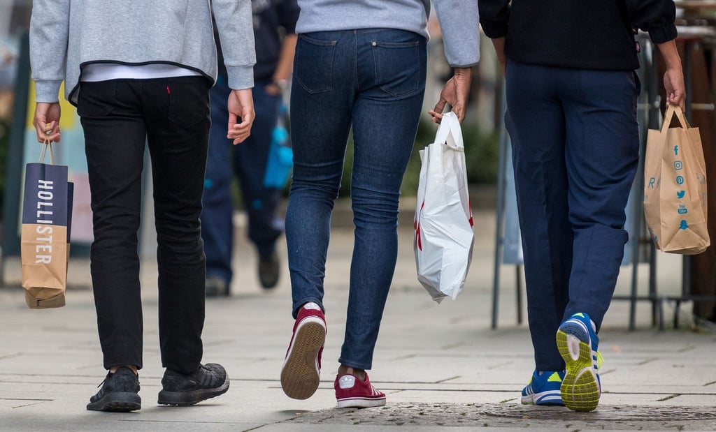 Junge Erwachsene achten beim Einkauf vor allem auf die Qualität und den Preis, so das Ergebnis einer Umfrage. Bemängelt wurde oft eine geringe Auswahl an nachhaltigen Produkten.