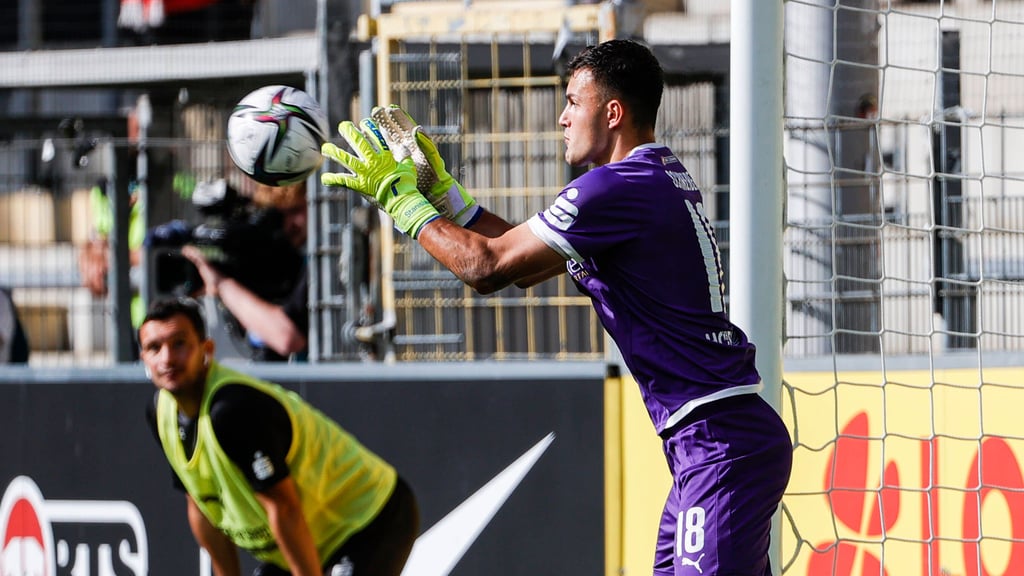 HFC-Keeper Tim Schreiber zeigte in Freiburg eine ganz starke Leistung.