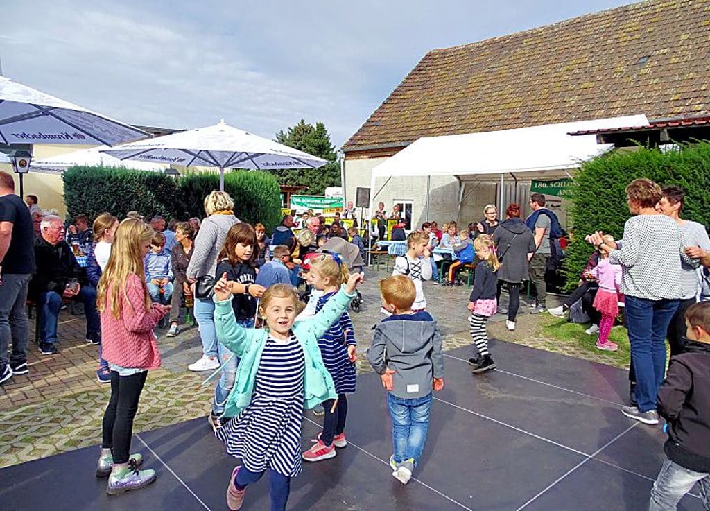 Ausgelassene Stimmung herrschte bei kleinen wie großen Gästen gleichermaßen.