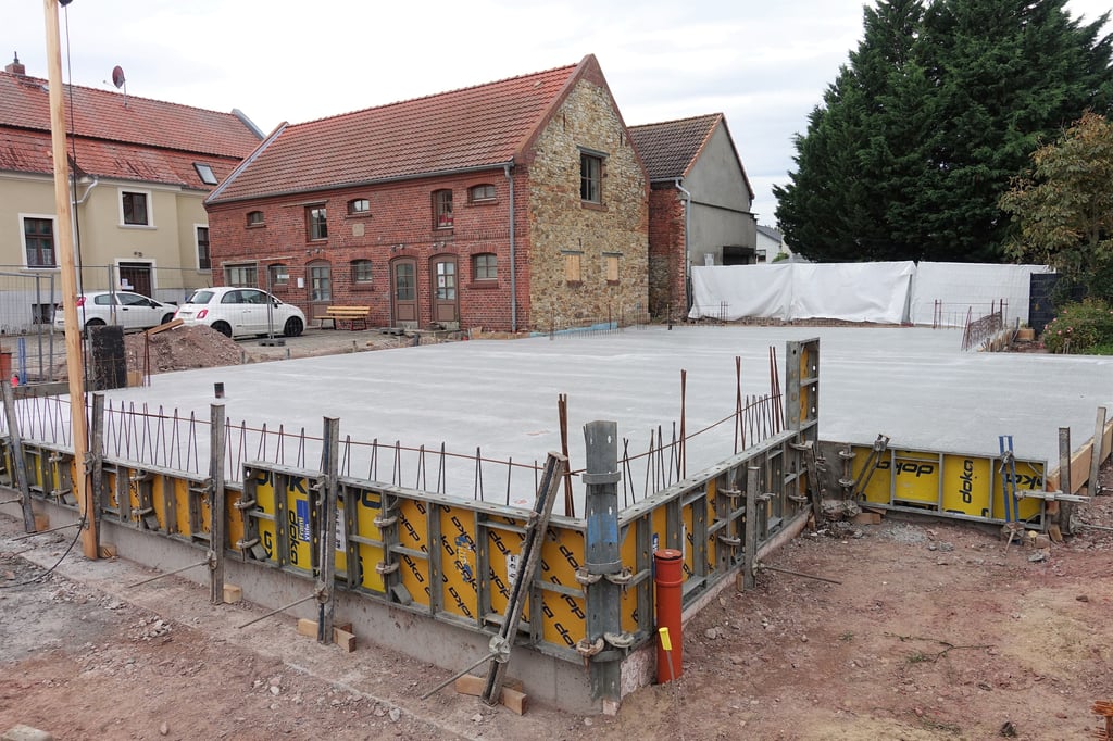 Die Bodenplatte für den neuen Veranstaltungssaal im Magdeburger Ortsteil Pechau ist inzwischen betoniert.
