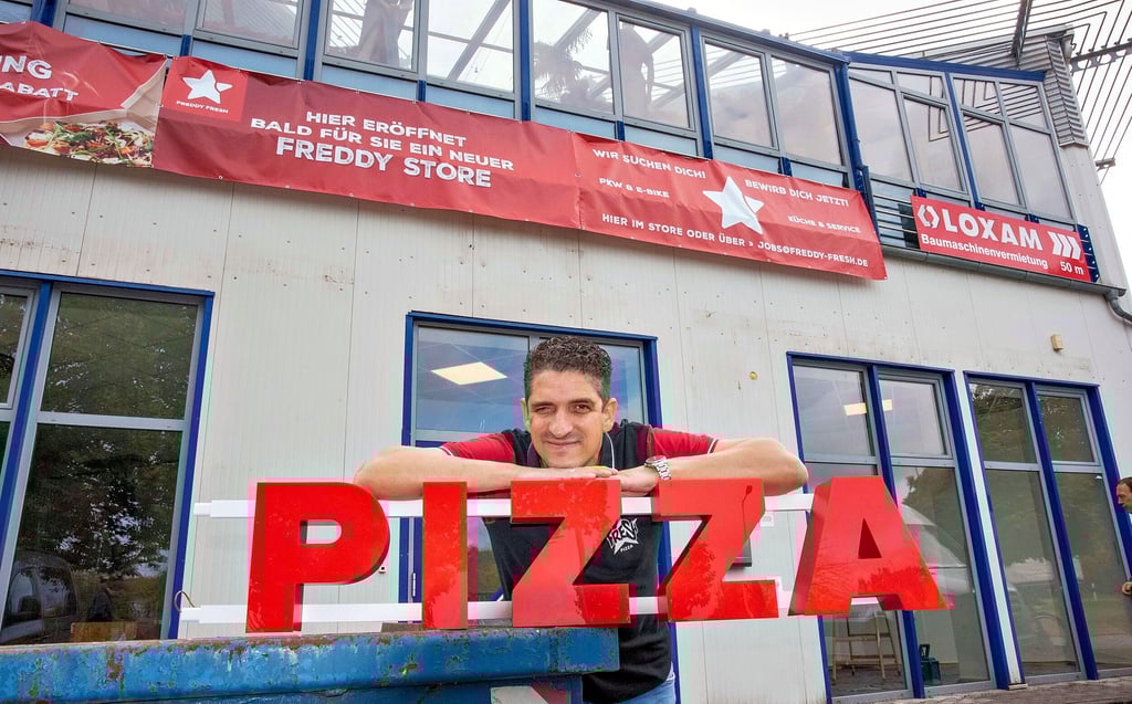 Ronny Rohrmann hat in der Kochstedter Kreisstraße eine Filiale der Pizzakette Freddy Fresh eröffnet.