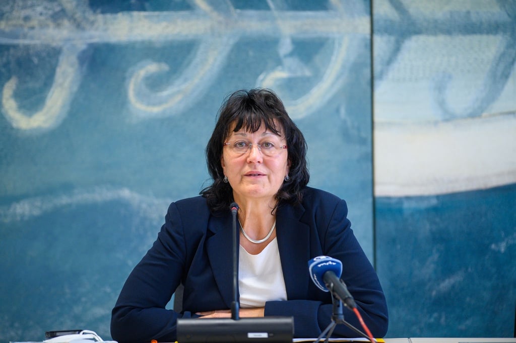 Bildungsministerin Eva Feußner (CDU) spricht in einer Landespressekonferenz.