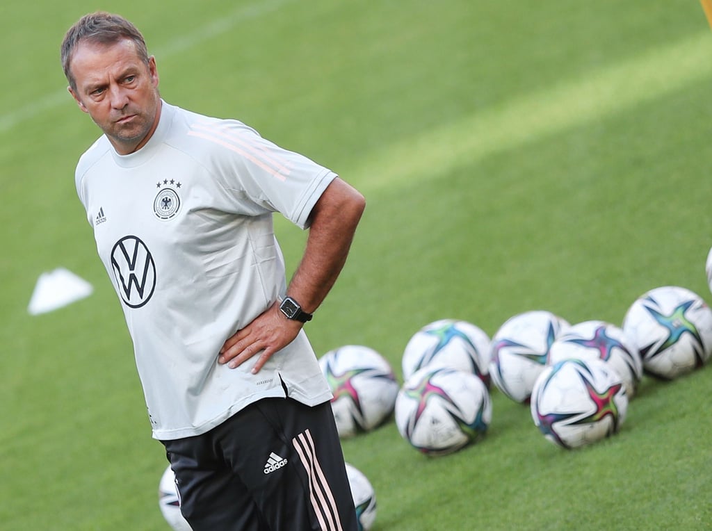 Bundestrainer Hansi Flick trifft mit seinem Team auf Rumänien und Nordmazedonien.