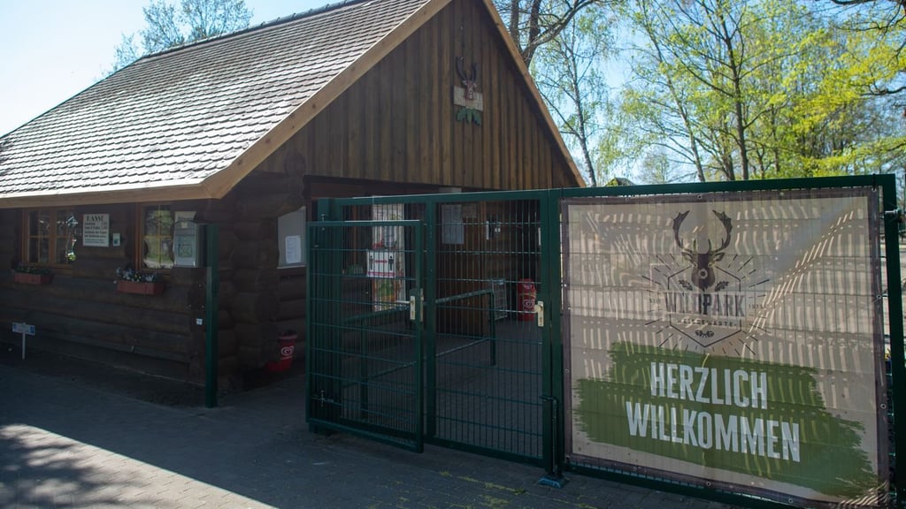 Bleiben hier bald die Türen zu? Der Eingangsbereich des Wildparks Weißewarte bei Stendal.