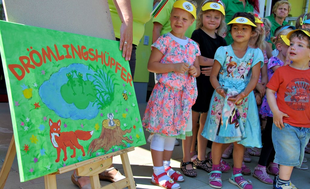 Am 26. Juni wurde der Neubau des Miester Kindergartens mit einem Familienfest und Namensgebung eingeweiht. Allerdings reicht der Platz nicht mehr aus. Es gibt mehr Anmeldungen als Kapazitäten. Der Kindergarten soll nun mit einem Anbau erweitert werden.