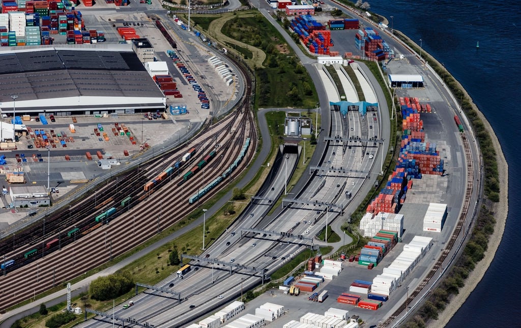Die Südeinfahrt der A7 in den Elbtunnel.
