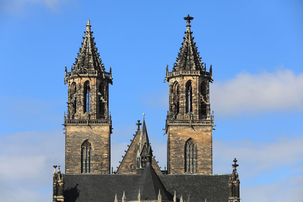 Blick auf die beiden Türme vom Dom zu Magdeburg Sankt Mauritius und Katharina.