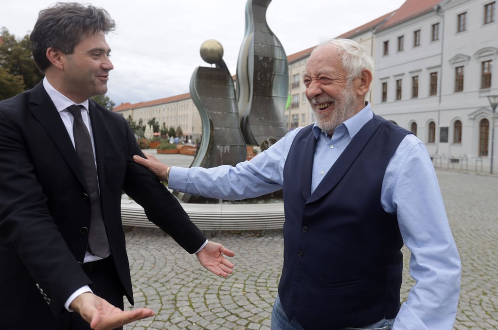 Die Gespräche mit der Stadt dauern an. Oberbürgermeister Robert Reck und Ehrenbürger Dieter Hallervorden.