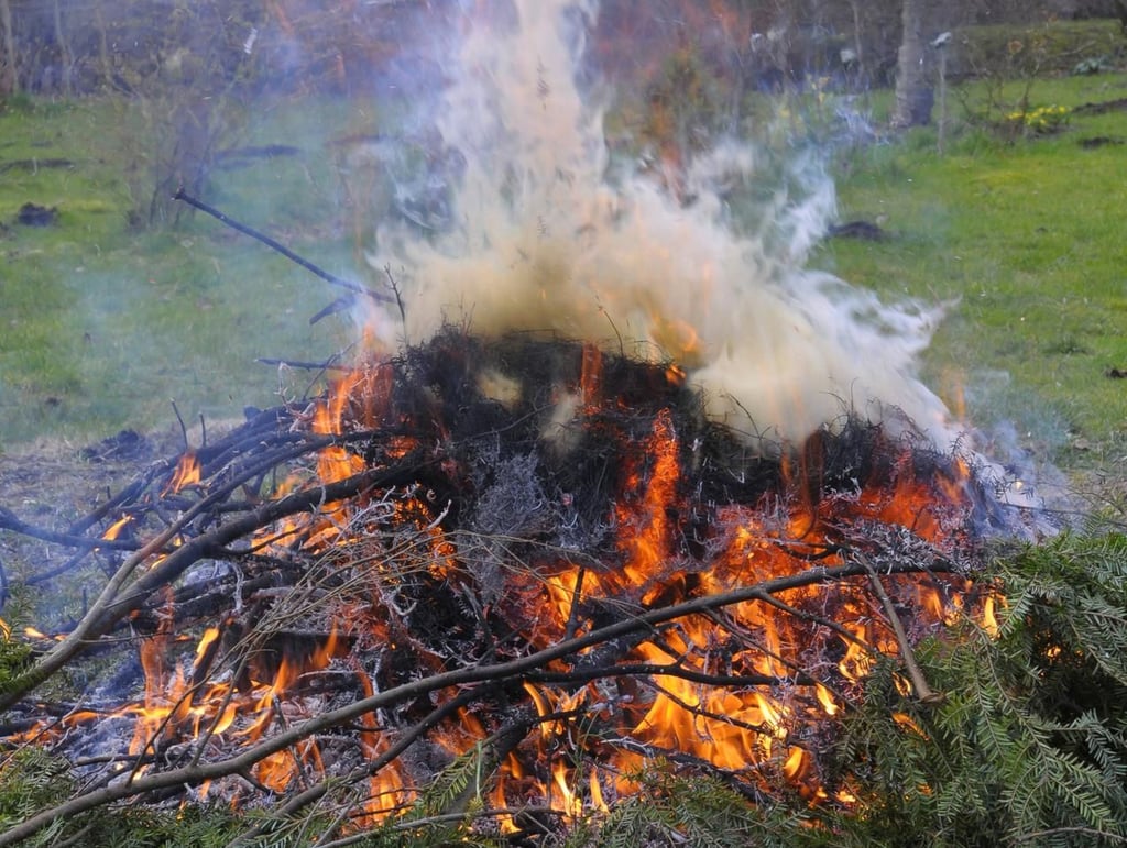 Gartenabfälle werden verbrannt