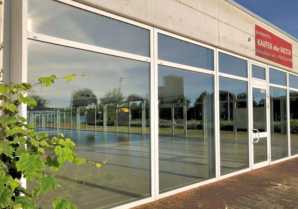 Nach zwei Jahren Leerstand des Autohauses im Jessener Gewerbepark soll dort wieder Leben einziehen.