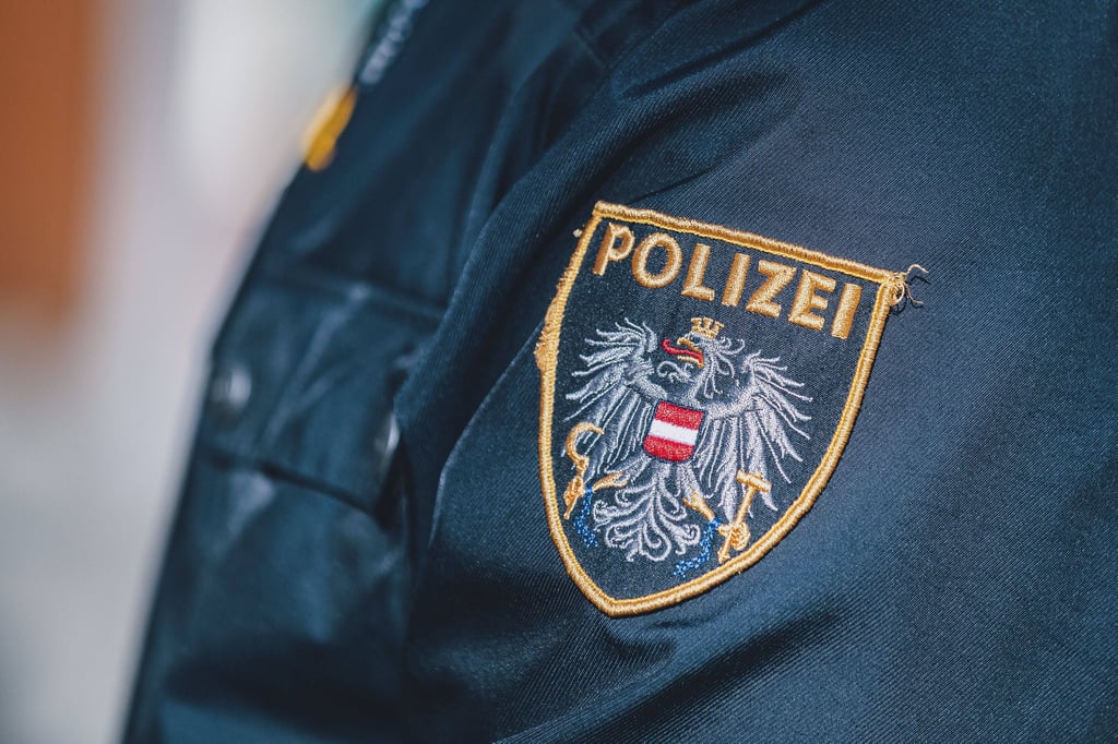 Die österreichische Polizei ermittelt im Fall eines tragischen Unfalls am Ossiacher See in Kärnten. Ein Mann aus Memleben starb nach demFund einer Granate.