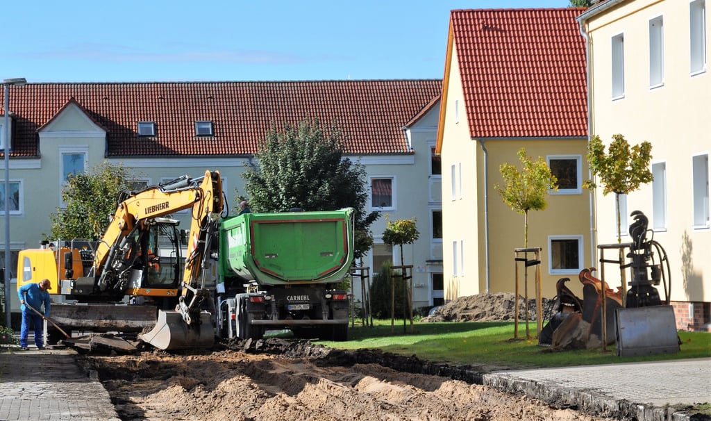 Bis voraussichtlich zum 6. November wird die Gemeindestraße "In den Heinungen" in der Silva-Siedlung in Altenplathow grundhaft saniert.